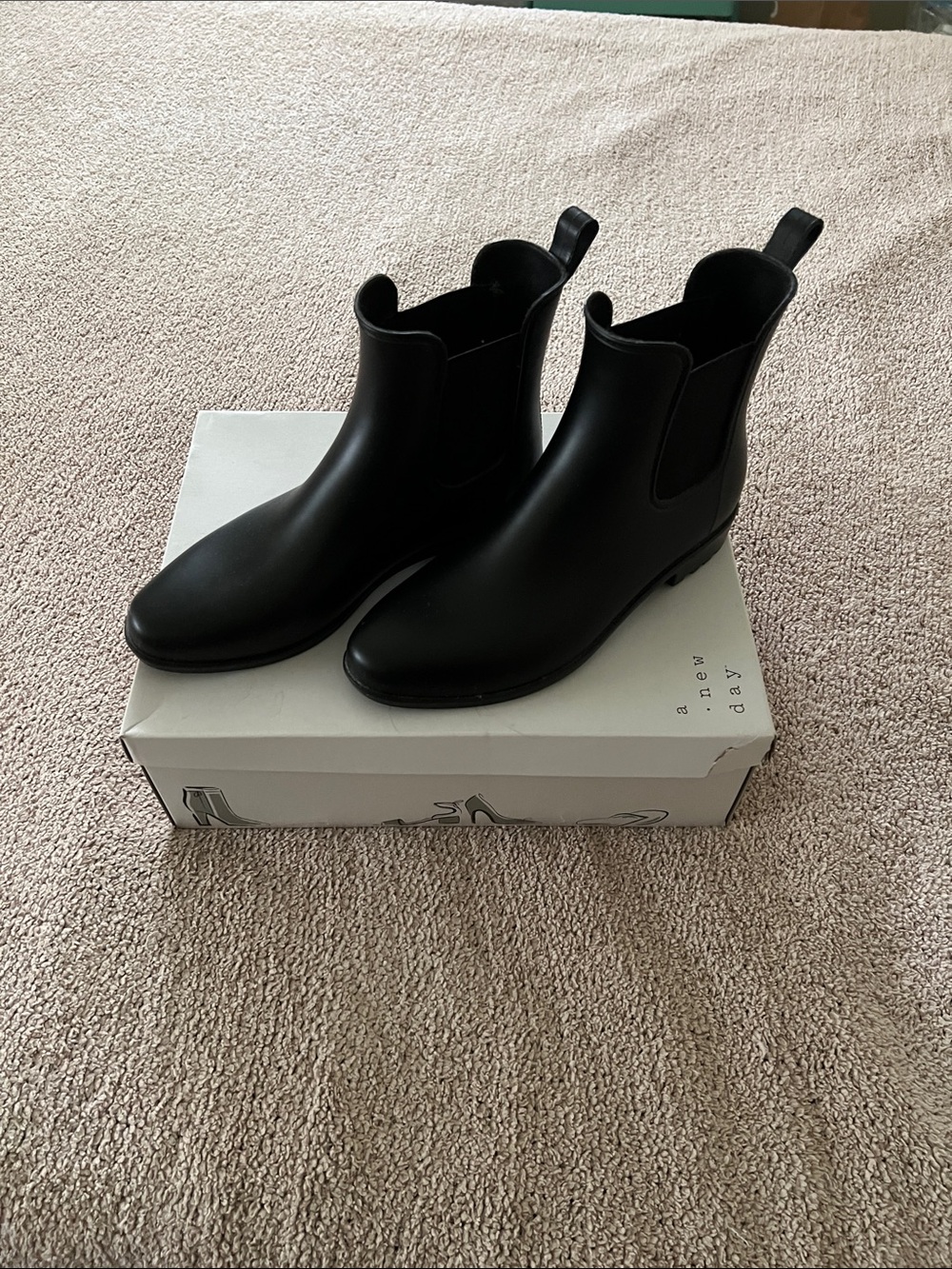 A New Day Black Chelsea Rain Boots sz 9